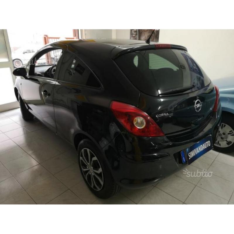 Opel corsa gpl di serie provenienza nord unicoprop