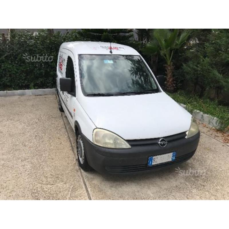 Furgone opel combo 17 td anno 2002