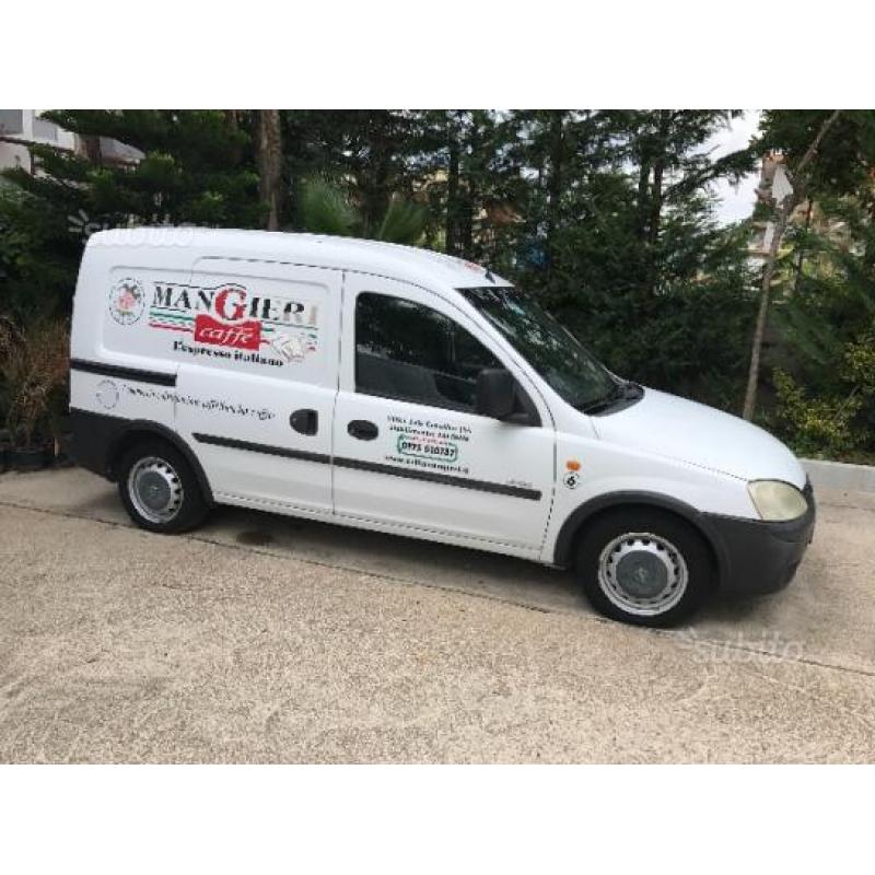 Furgone opel combo 17 td anno 2002